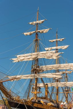 Amerigo Vespucci, Deniz Harp Okulu 'nun normal rollerinde subay adaylarının eğitimi için inşa edilmiş bir donanma gemisidir..