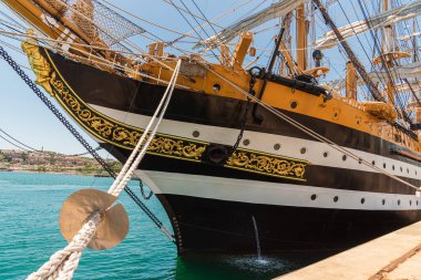 Amerigo Vespucci, Deniz Harp Okulu 'nun normal rollerinde subay adaylarının eğitimi için inşa edilmiş bir donanma gemisidir..