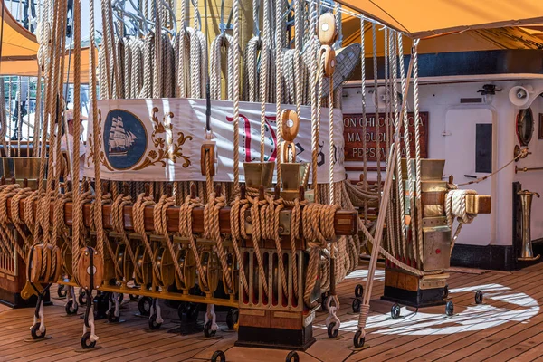 Amerigo Vespucci, Deniz Harp Okulu 'nun normal rollerinde subay adaylarının eğitimi için inşa edilmiş bir donanma gemisidir..