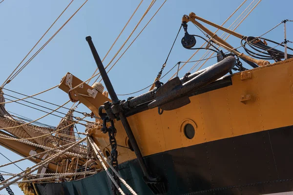 Amerigo Vespucci, Deniz Harp Okulu 'nun normal rollerinde subay adaylarının eğitimi için inşa edilmiş bir donanma gemisidir..