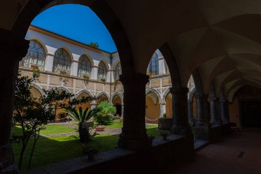 Aziz Antonio da Padova Manastırı. Teano Manastırı 'nın temeli 14. yüzyılın ilk yarısına dayanır..