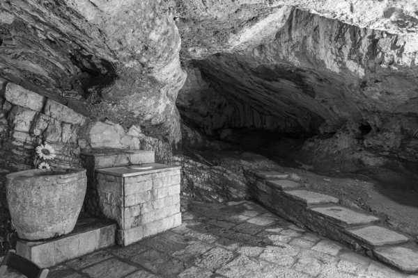 Grotta San Michele Arcangelo Ricostruita Ampliata Nel 1890 Sui Resti — Foto Stock