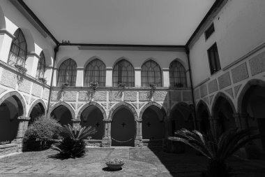 Aziz Antonio da Padova Manastırı. Teano Manastırı 'nın temeli 14. yüzyılın ilk yarısına dayanır..
