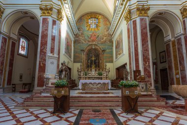 Isernia, Molise. Havari Aziz Petrus Katedrali, Isernia şehrinin en önemli Katolik binasıdır..