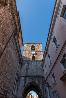 Isernia, Molise. Havari Aziz Petrus Katedrali, Isernia şehrinin en önemli Katolik binasıdır..