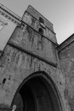Isernia, Molise. Havari Aziz Petrus Katedrali, Isernia şehrinin en önemli Katolik binasıdır..