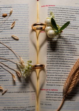 Alyanslı düğün kompozisyonu