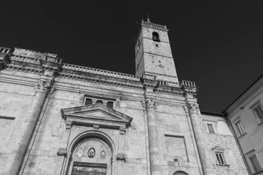 The city's cathedral, dedicated to the patron saint, stands on the site of a Roman public building, perhaps the Basilica del Foro, and is the result of multiple construction events
