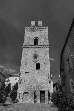 Torre San Giovanni veya della Candelora, Lanciano Vecchia bölgesinde yer almaktadır.