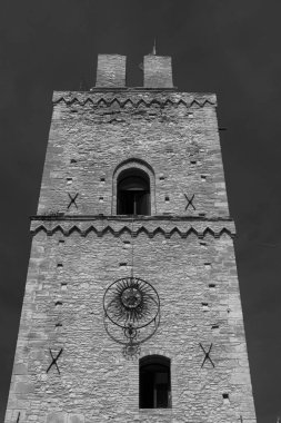 Torre San Giovanni veya della Candelora, Lanciano Vecchia bölgesinde yer almaktadır.