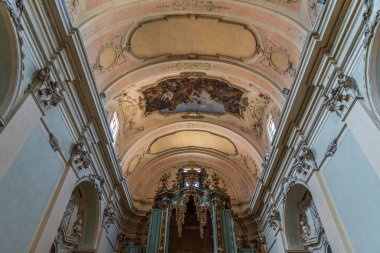 The church of S. Francesco or sanctuary of the Eucharistic Miracle is annexed to the homonymous convent of the Friars Conventual. It contains the famous relics of the Eucharistic miracle of Lanciano.