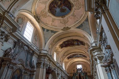 The church of S. Francesco or sanctuary of the Eucharistic Miracle is annexed to the homonymous convent of the Friars Conventual. It contains the famous relics of the Eucharistic miracle of Lanciano.