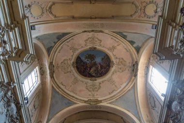 The church of S. Francesco or sanctuary of the Eucharistic Miracle is annexed to the homonymous convent of the Friars Conventual. It contains the famous relics of the Eucharistic miracle of Lanciano.