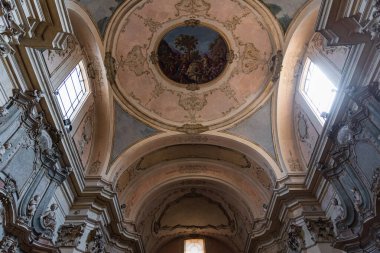 The church of S. Francesco or sanctuary of the Eucharistic Miracle is annexed to the homonymous convent of the Friars Conventual. It contains the famous relics of the Eucharistic miracle of Lanciano.