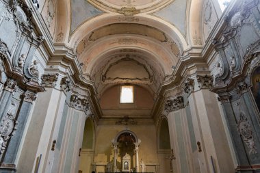The church of S. Francesco or sanctuary of the Eucharistic Miracle is annexed to the homonymous convent of the Friars Conventual. It contains the famous relics of the Eucharistic miracle of Lanciano.