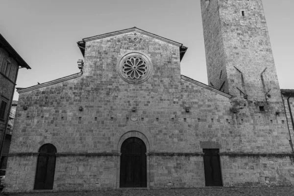 Iglesia Tommaso Apostolo Construida Estilo Románico Encuentra Lado Plaza Homónima —  Fotos de Stock