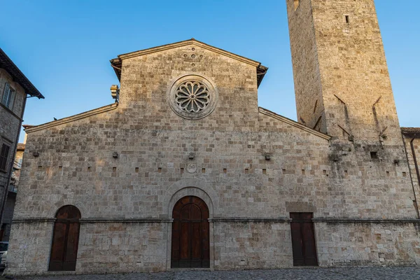 로마네스크 양식으로 Tommaso Apostolo 성당은아 Ascoli Piceno 극장의 있으며 1974 — 스톡 사진