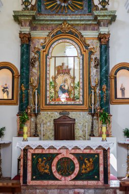 Ascension Dağı 'nın eteğinde küçük bir açıklıkta Madonna della Consolazione ya da Montemisio' nun Sığınağı bulunur. Kilise Farfa rahipleri tarafından inşa edildi..
