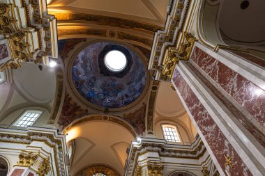 Isernia, Molise. Havari Aziz Petrus Katedrali, Isernia şehrinin en önemli Katolik binasıdır..