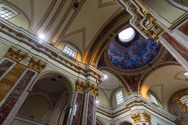 Isernia, Molise. Havari Aziz Petrus Katedrali, Isernia şehrinin en önemli Katolik binasıdır..