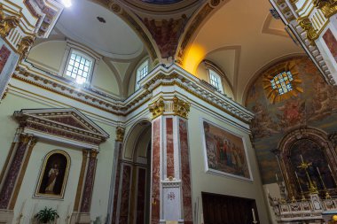 Isernia, Molise. Havari Aziz Petrus Katedrali, Isernia şehrinin en önemli Katolik binasıdır..