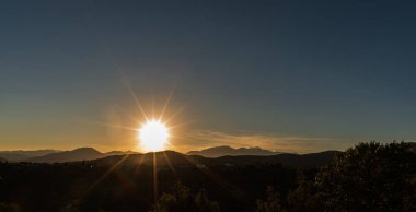 Molise, Adriyatik Denizi 'ne bakan bir İtalyan bölgesidir. Abruzzo Ulusal Parkı 'nın zengin vahşi yaşam ve patikaları olan Appennine dağ sırasındaki bir bölümünü içerir..
