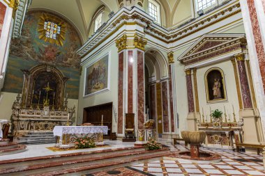 Isernia, Molise. Havari Aziz Petrus Katedrali, Isernia şehrinin en önemli Katolik binasıdır..