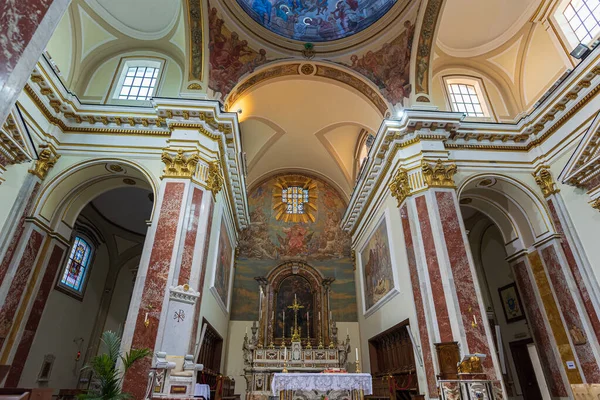 이세니아 몰리스 베드로 대성당 사도는 이세니아 도시의 중요한 가톨릭 건물입니다 — 스톡 사진