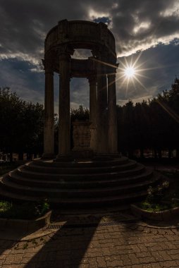 Isernia, Molise, İtalya. Birinci Dünya Savaşı 'nın kaybedilen anıtı.