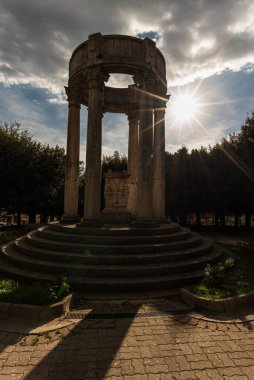 Isernia, Molise, İtalya. Birinci Dünya Savaşı 'nın kaybedilen anıtı.