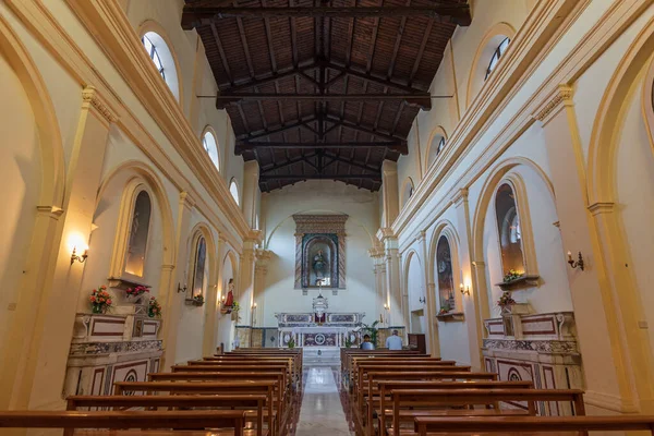 圣母受洗教堂在1805年的地震中被夷为平地 并在1852年重建 内部只有一个中殿 有一个十四世纪的木制天花板 — 图库照片