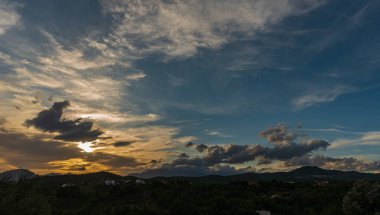 Molise, Adriyatik Denizi 'ne bakan bir İtalyan bölgesidir. Abruzzo Ulusal Parkı 'nın zengin vahşi yaşam ve patikaları olan Appennine dağ sırasındaki bir bölümünü içerir..