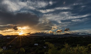 Molise, Adriyatik Denizi 'ne bakan bir İtalyan bölgesidir. Abruzzo Ulusal Parkı 'nın zengin vahşi yaşam ve patikaları olan Appennine dağ sırasındaki bir bölümünü içerir..