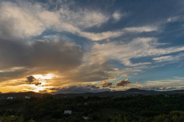 Molise, Adriyatik Denizi 'ne bakan bir İtalyan bölgesidir. Abruzzo Ulusal Parkı 'nın zengin vahşi yaşam ve patikaları olan Appennine dağ sırasındaki bir bölümünü içerir..