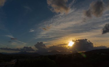 Molise, Adriyatik Denizi 'ne bakan bir İtalyan bölgesidir. Abruzzo Ulusal Parkı 'nın zengin vahşi yaşam ve patikaları olan Appennine dağ sırasındaki bir bölümünü içerir..