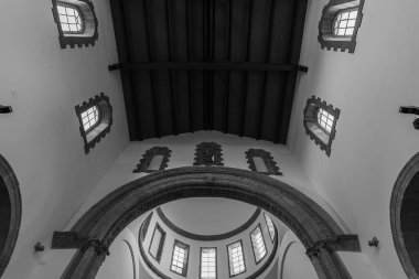 San Clemente Katedrali Teano şehrinin başlıca ibadet yeri ve Teano-Calvi piskoposluğunun merkezidir.