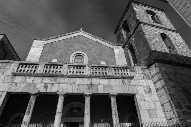 San Clemente Katedrali Teano şehrinin başlıca ibadet yeri ve Teano-Calvi piskoposluğunun merkezidir.