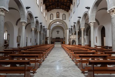 San Clemente Katedrali Teano şehrinin başlıca ibadet yeri ve Teano-Calvi piskoposluğunun merkezidir.