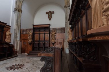 San Clemente Katedrali Teano şehrinin başlıca ibadet yeri ve Teano-Calvi piskoposluğunun merkezidir.