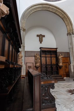 San Clemente Katedrali Teano şehrinin başlıca ibadet yeri ve Teano-Calvi piskoposluğunun merkezidir.