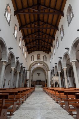San Clemente Katedrali Teano şehrinin başlıca ibadet yeri ve Teano-Calvi piskoposluğunun merkezidir.
