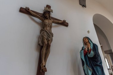 San Clemente Katedrali Teano şehrinin başlıca ibadet yeri ve Teano-Calvi piskoposluğunun merkezidir.