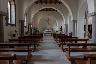 San Clemente Katedrali Teano şehrinin başlıca ibadet yeri ve Teano-Calvi piskoposluğunun merkezidir.