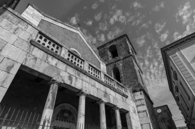 San Clemente Katedrali Teano şehrinin başlıca ibadet yeri ve Teano-Calvi piskoposluğunun merkezidir.