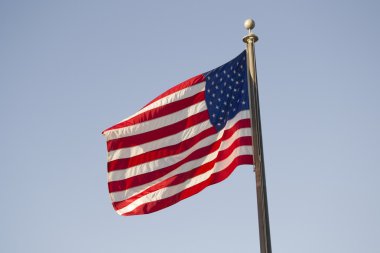 rüzgarda sallayarak Amerikan bayrağı