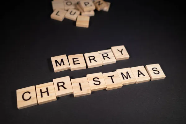 Las Palabras Feliz Navidad Fueron Colocadas Sobre Fondo Oscuro Con —  Fotos de Stock