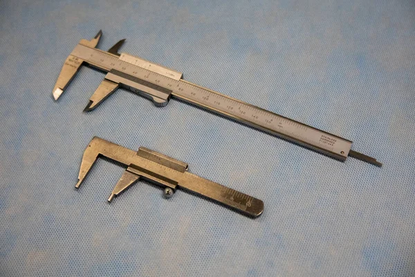 Two Calipers Different Sizes Lie Next Each Other — Stock Photo, Image