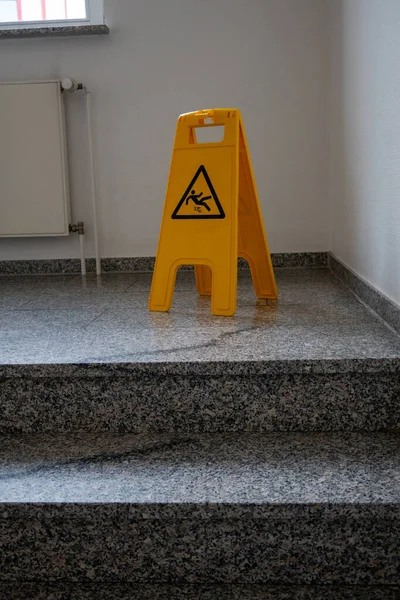 Panneau Jaune Met Garde Contre Glissement Dans Escalier — Photo