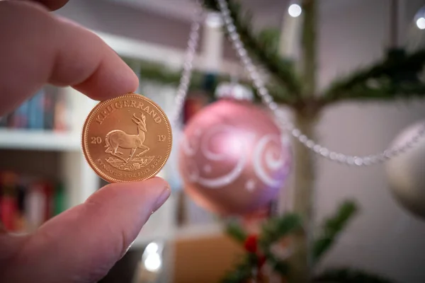 Moneda Oro Krugerrand Celebra Frente Árbol Navidad — Foto de Stock