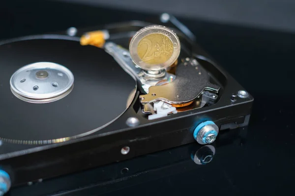 Euro Coin Standing Open Hard Drive — Foto Stock